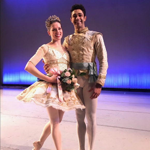 Meet your Posher, Sabrina - Picture 1 of 1